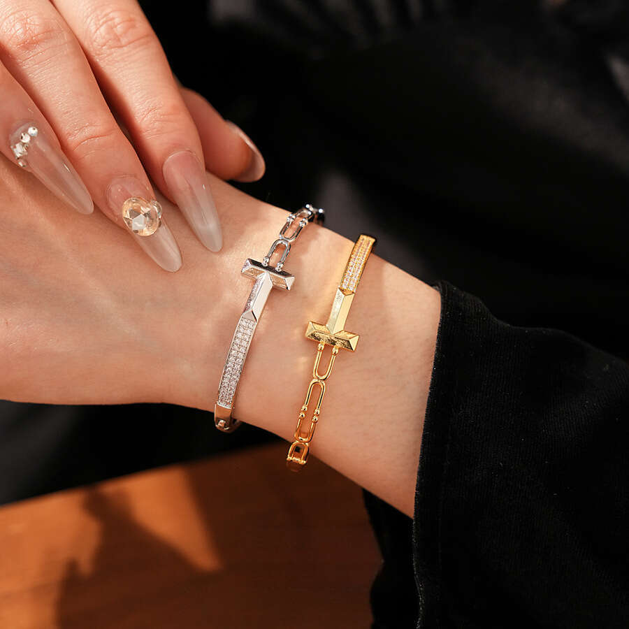 Bracelet designer bangle Super Shiny Zircon Heart Bracelets Light Luxury High end Fashion Exquisite Elegant Versatile Women's Jewelry