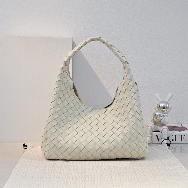 Designer bag Luxury Handwoven Vintage Style Crossbody Pouches for Women Made from Durable Real Leather Chic Arm Bag Options Available Refined Minimali