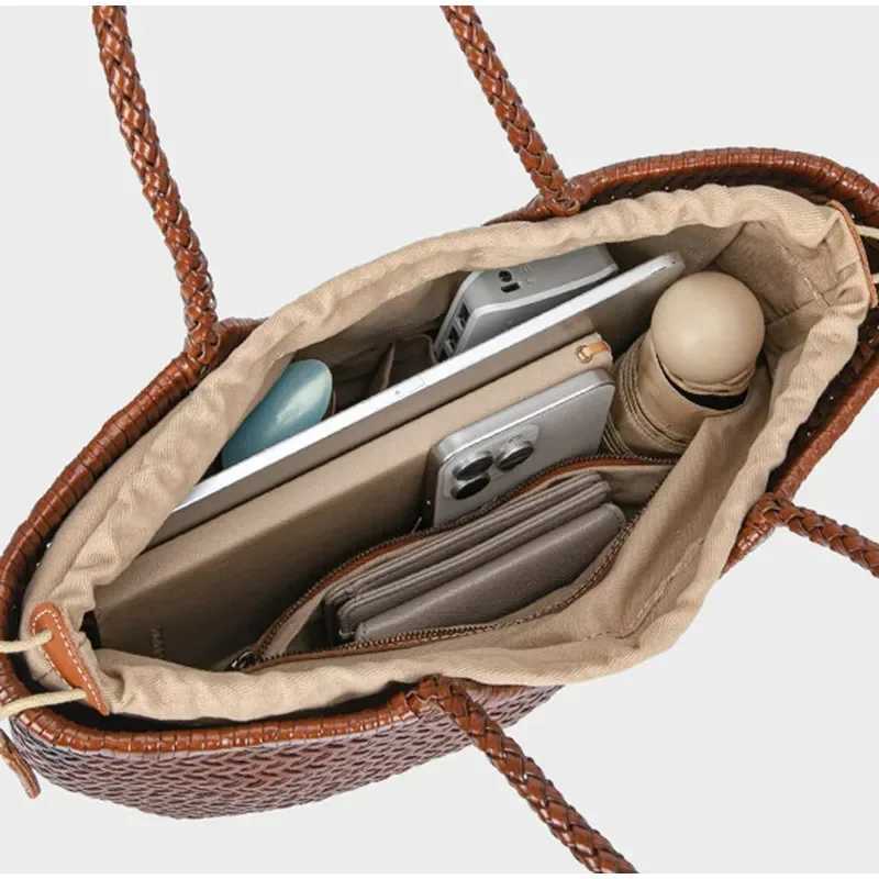 New Light Luxury Brand Handbag Simple Summer Woven Bag Vacation Beach Bag Commuting Versatile Ladies Messenger Bag Banquet Bag W251031