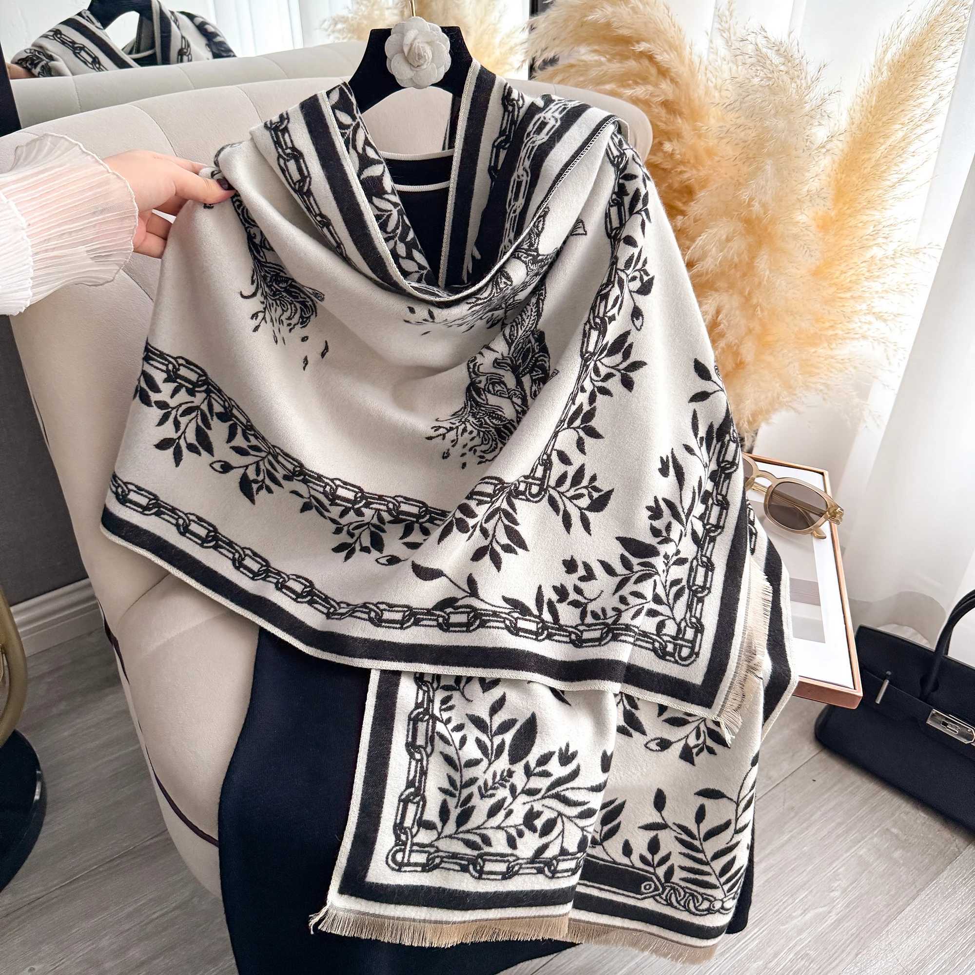 Luxury Leaf Animal Print Scarf for Women Warmer Winter Imitation Cashmere Scarves Thick Female Blanket Wraps C251031
