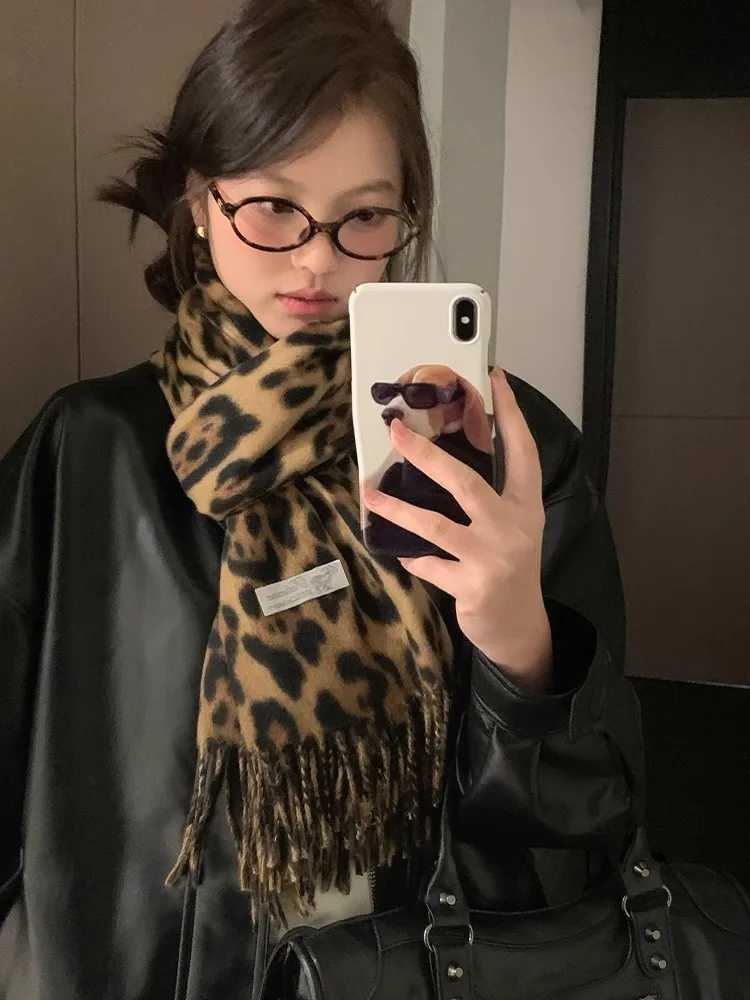 Retro Millennium LeopardPrint Fringed Scarf Woman Autumn And Winter Thickened Warm Shawl Sweet Cool Spice Girl Style ScarfW251030