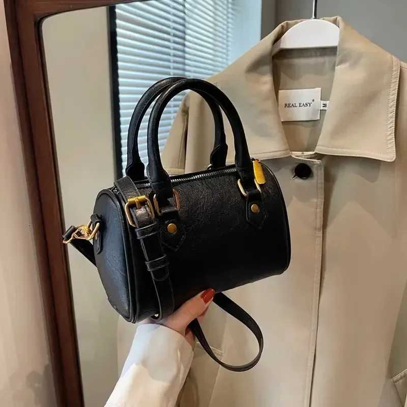 Designer Wen Vintage Bost Bag Casual Fi Crossbody Wens British Style TopHandle Simple Fem Shoder Bag for Girl1 Y251120