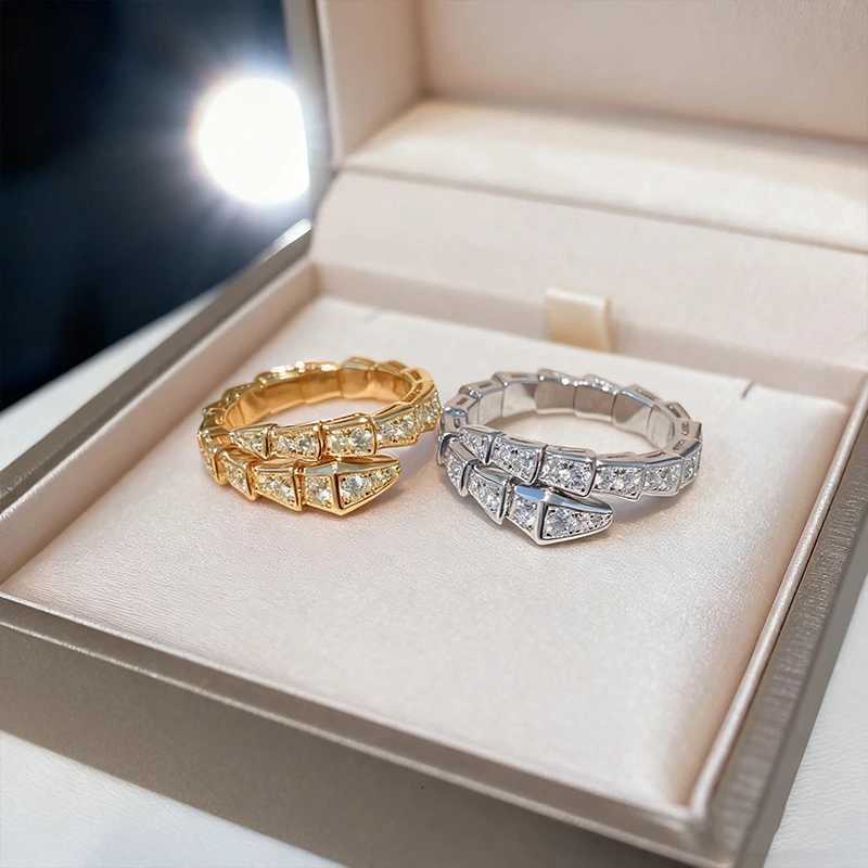 Light Luxury Silver Color Snake Shape Rings Womens Fashion Rhinestone Ring Delicate Open Index Finger Ring Wedding JewelryXJ251031