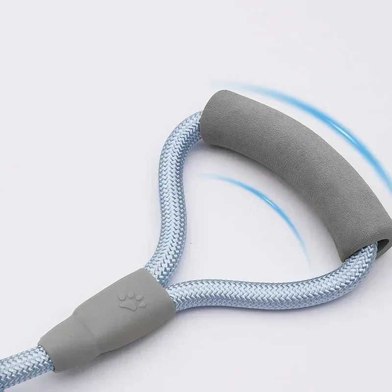 Dog leash Walk dog leash Medium double dog chain Double lead One tow two leads with pet supplies C251031