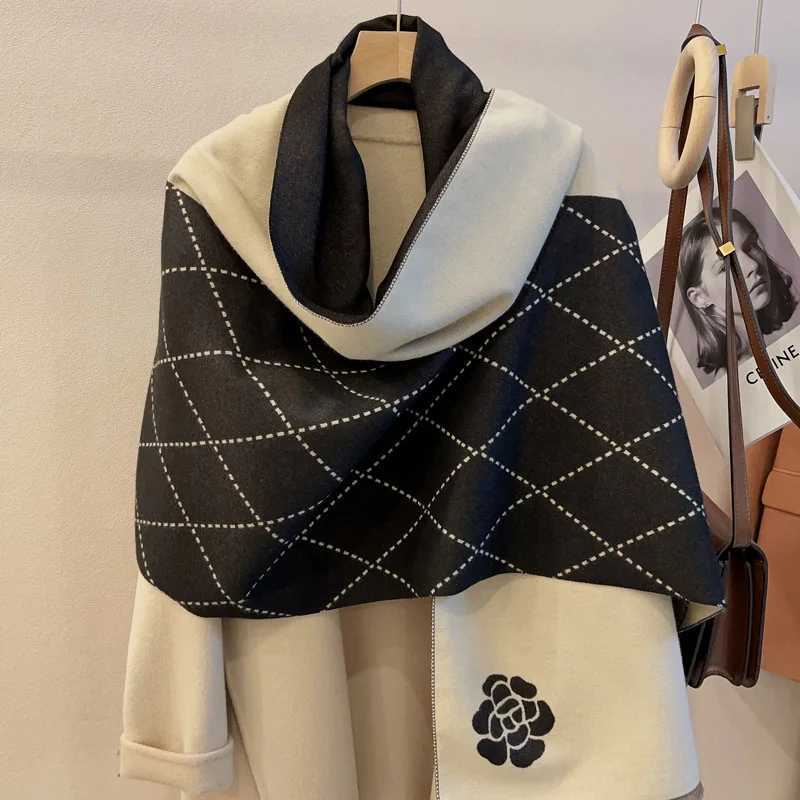 2025 Luxury Brand Women Knitted Heartpattern Plaid Scarf Lovey Girl Winter Warm Scarves College Leisure Shawl Wraps C251031