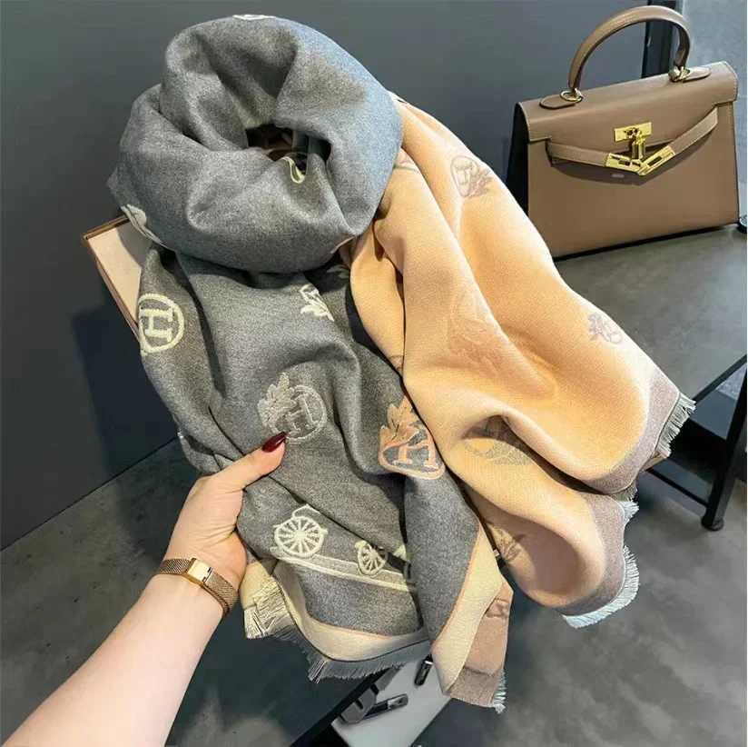 Luxury Autumn winter 2025 New Imitation Cashmere Scarf Women Fashion Versatile Lady Girls Warm Cape Neck Ladies Scarves charpes C251031