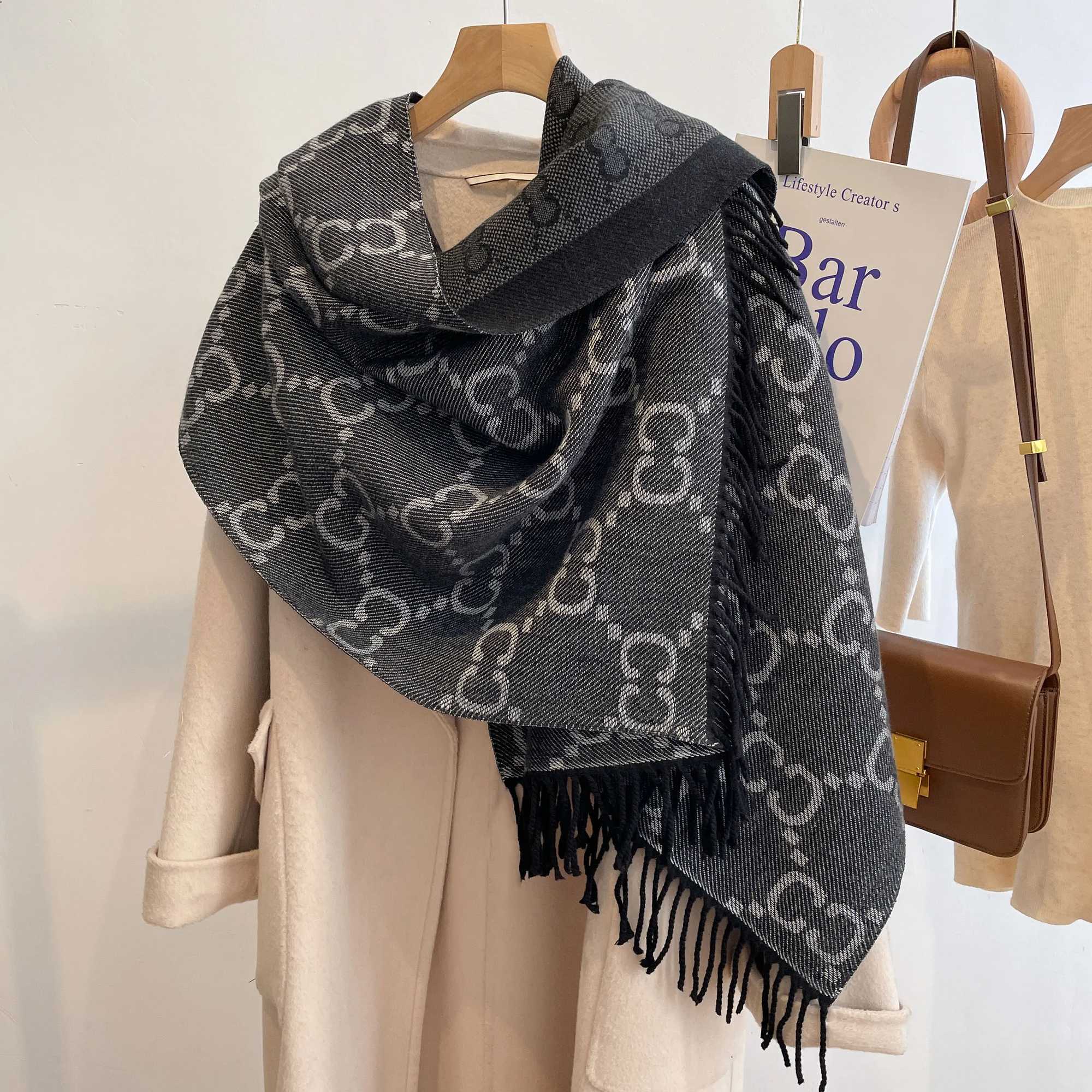 New Luxury Winter TwoSided Cashmere Long Fringe Scarves High Quality Women Thicken WrAP ShAWl Ladies Warm ScarfW251030m