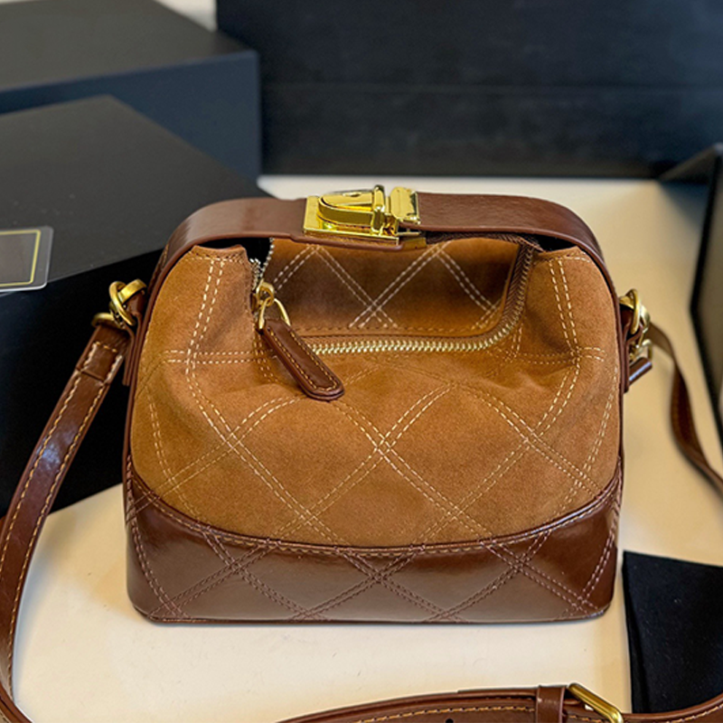 Retro suede lunch box bag, classic diamond-patterned hobo bag, fashionable commuting bag, designer bag, women's single-shoulder bag, high-end handbag crossbody bag