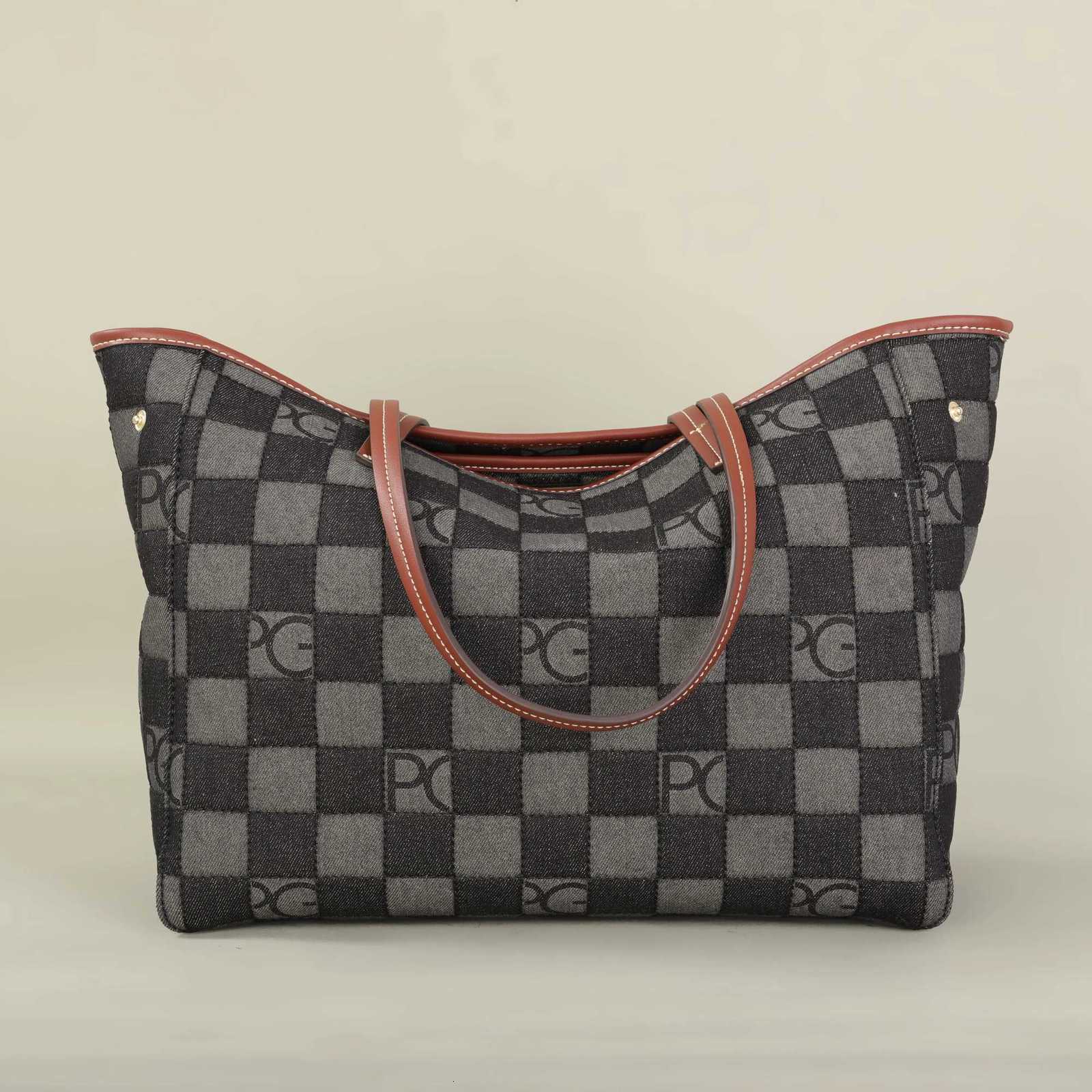 PG 2025 Luxury Brand Fashion Printed Womens Handbag Large Capacity Travel Commuting Multi functional Large Capacity Handbag W251031