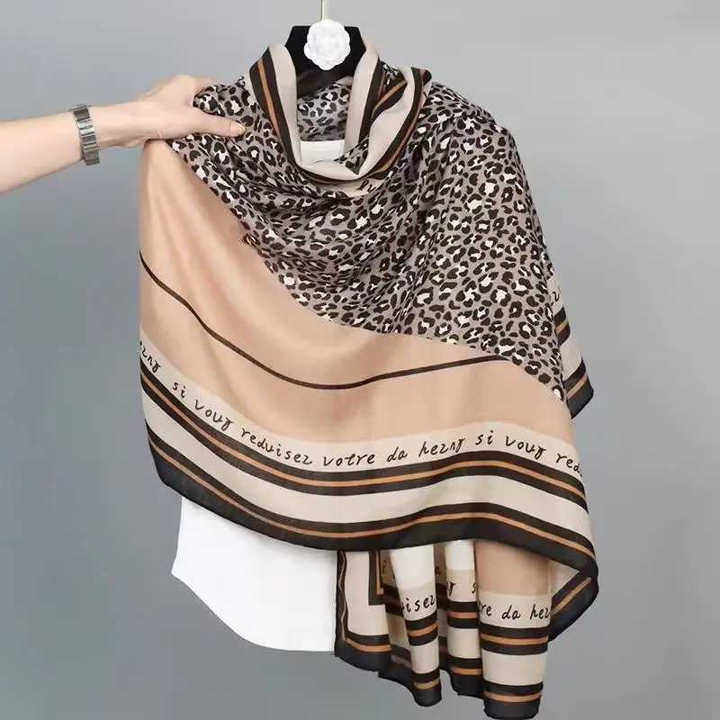2025 Designer Brand Women Scarf Classical Leopard Print Lady Shawls Cotton Feeling Soft Oversize Hijabs Neck Headband Foulard C251031