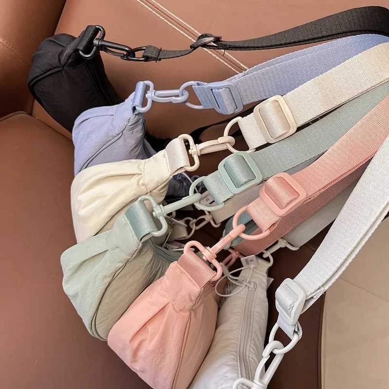 Solid Color Womens Portable Shoulder Bag Simple Female Nylon Cloth Padded Crossbody Bags Travel Purse Handbags Messenger Bag W251031