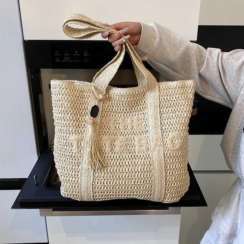 French style large capacity woven straw woven bag for women new beach vacation shoulder bag casual commuting tote bag W251031