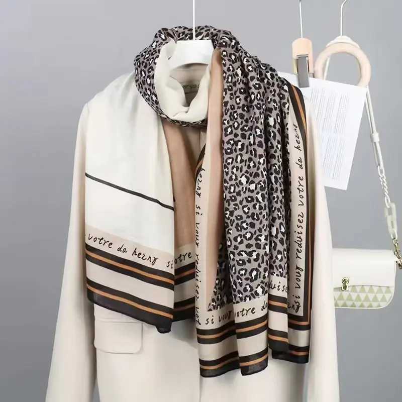 2025 Designer Brand Women Scarf Classical Leopard Print Lady Shawls Cotton Feeling Soft Oversize Hijabs Neck Headband Foulard C251031