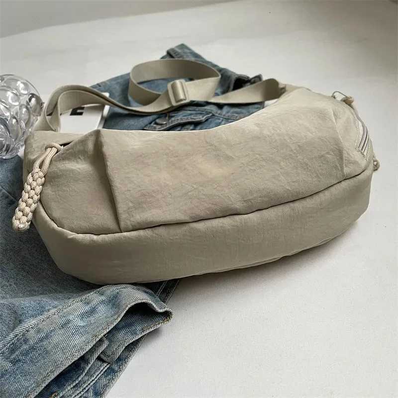 Durable Nylon Fabric Shoulder Bag High Capacity Womens Crossbody Messenger Bag Stylish Leisure Versatile Hobo Handbag W251031