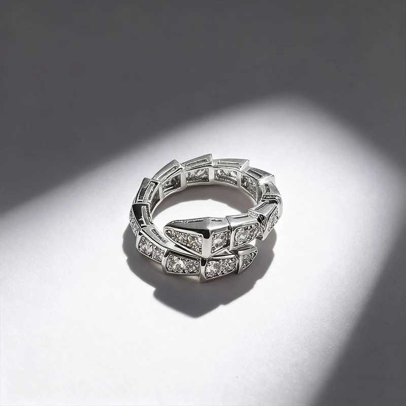 Light Luxury Silver Color Snake Shape Rings Womens Fashion Rhinestone Ring Delicate Open Index Finger Ring Wedding JewelryXJ251031