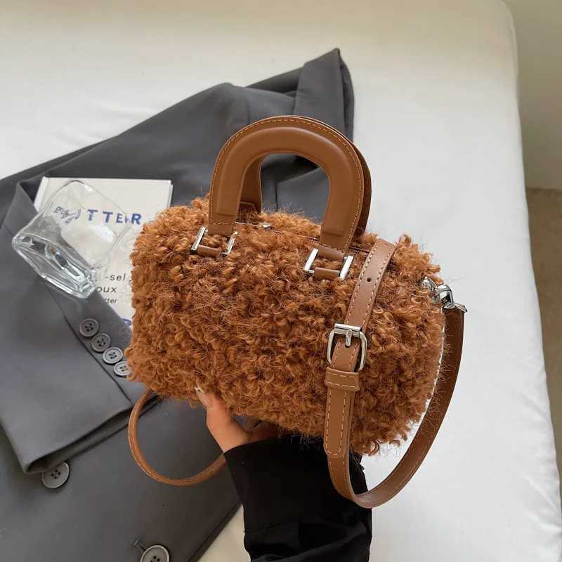 Autumn Winter Womens Lamb Wool Handbag Chic Color Contrasting Versatile Plush One Shoulder Crossbody Bags Mini Party ClutchT251031