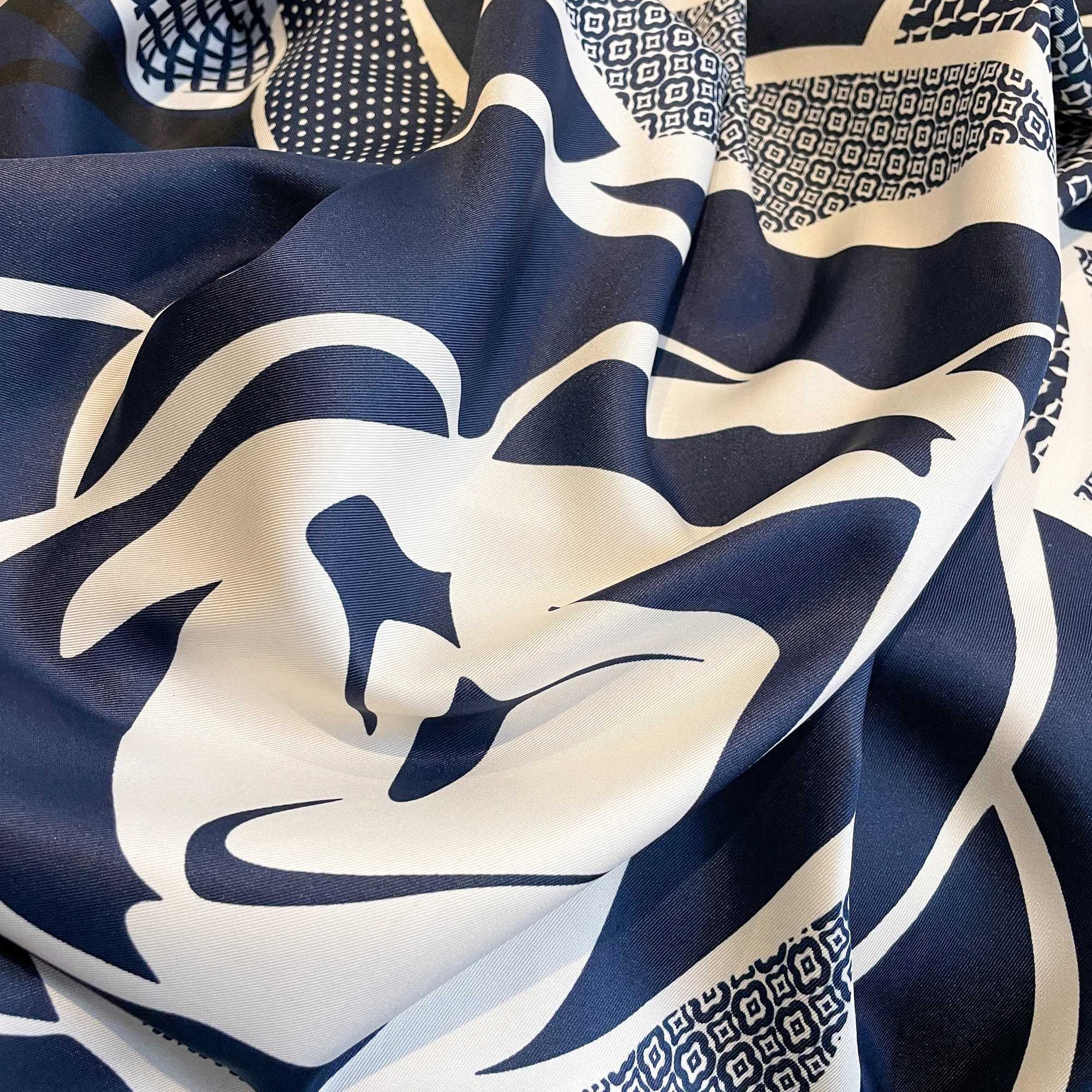 New Design Luxury 90cm Twill Silk Women Scarf Sunscreen Foulard Shawl Hijab Female Hair Hijab Wraps Neckerchief Bandanda Echarpe C251031