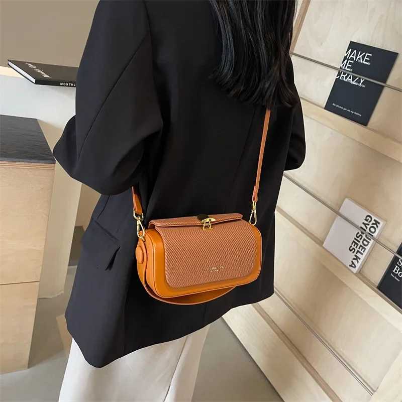 Designer 2025 New Fi Sensati Small Square Bag Wens Versatile Trendy Simple Quality Handbag Single Shoder Slant Cross Bag1 Y251120