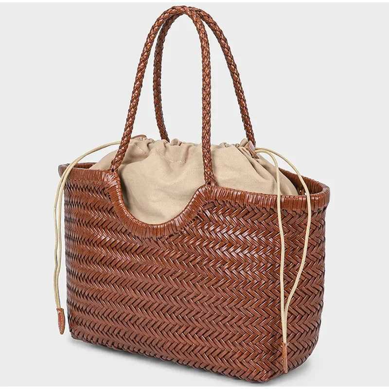 New Light Luxury Brand Handbag Simple Summer Woven Bag Vacation Beach Bag Commuting Versatile Ladies Messenger Bag Banquet Bag W251031