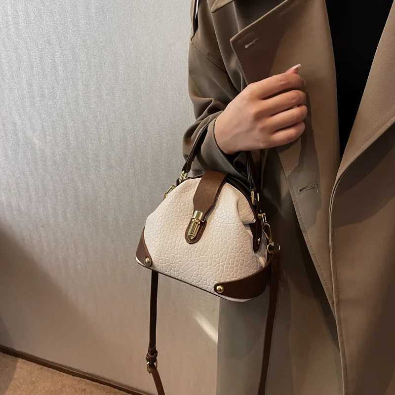Designer 2025 New Wens Niche Leisure Bag Internet Celebrity Style Fi Versatile Simple Texture Portable ShoderMessenger1 Y251120