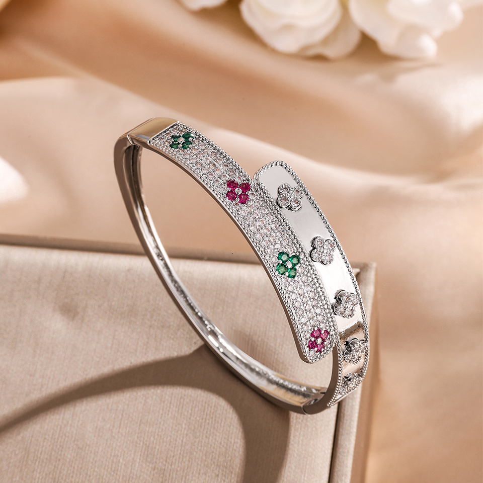 Luxury Full Shiny CZ Four-leaf Flower Designd Open Bracelet for Women Premium Wedding Party Jewelry Birthday Gift ddmytues