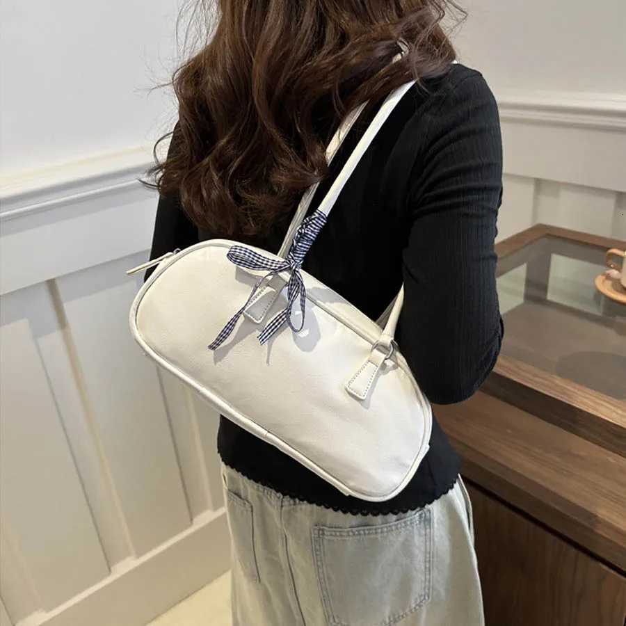 Large Capacity Silver Bag Women Portable Pillow Bag AllMatch Shoulder Underarm Bag Womens Handbag Casual Boston Commuting BagsT251031