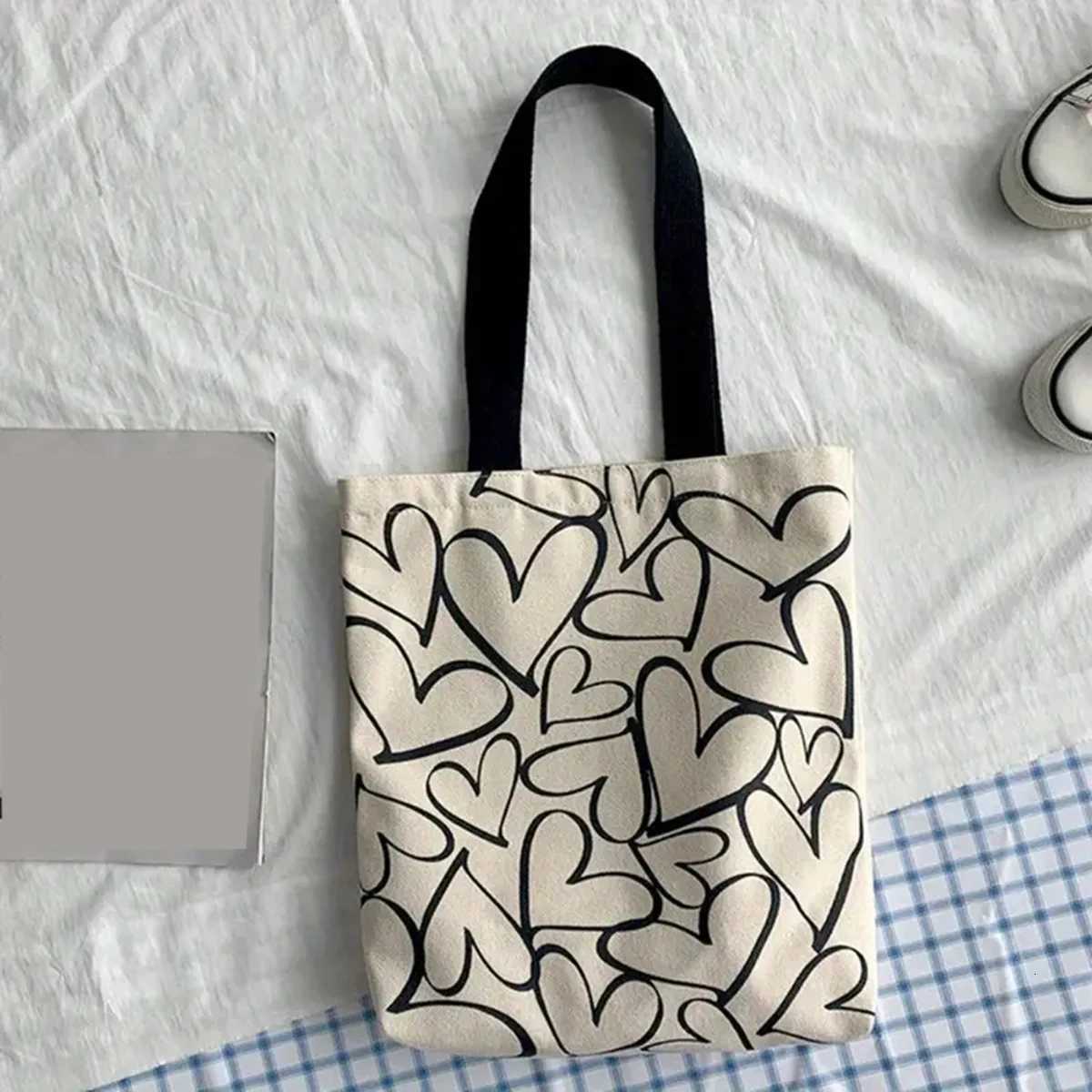 Large capacity commuter bag travel canvas bag Female single shoulder simple love pattern art student canvas bag a bag W251031