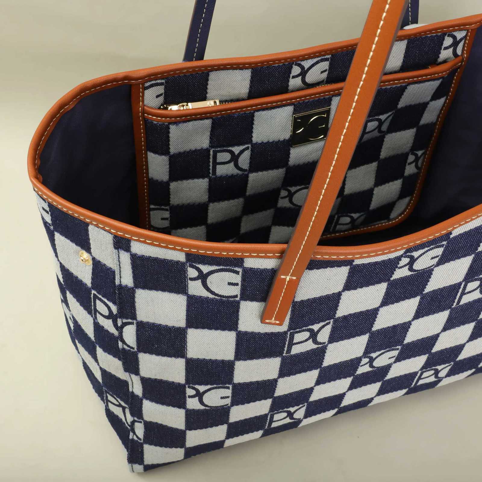 PG 2025 Luxury Brand Fashion Printed Womens Handbag Large Capacity Travel Commuting Multi functional Large Capacity Handbag W251031