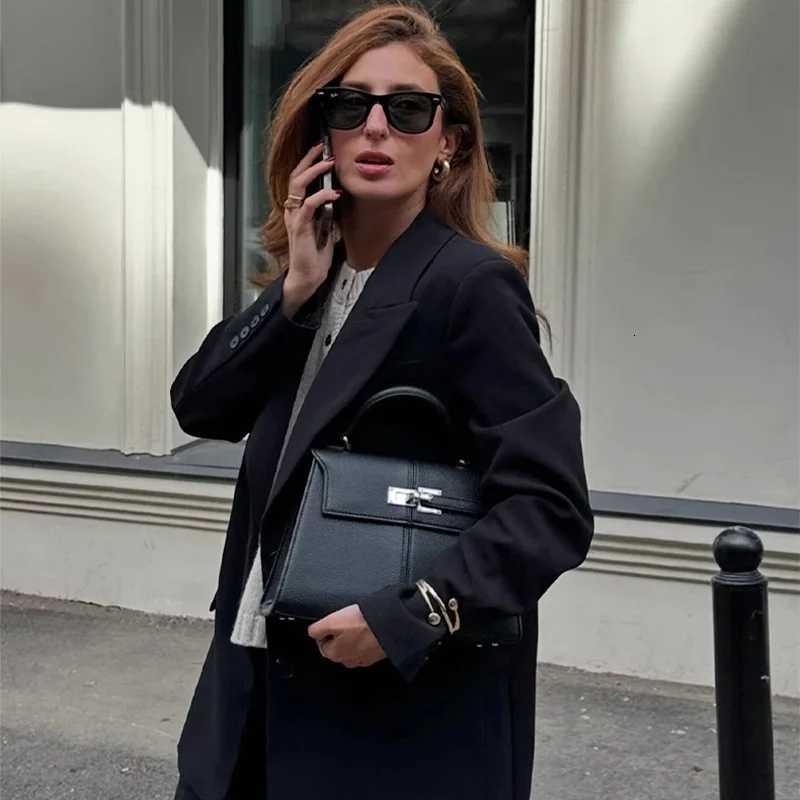 2025 FAshion Leather women carrying bags soft trapezoidal singleshoulder crossbody bags handbagsXJ251031