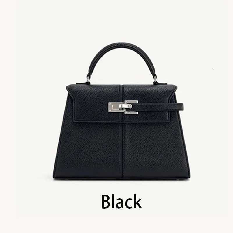 2025 FAshion Leather women carrying bags soft trapezoidal singleshoulder crossbody bags handbagsXJ251031