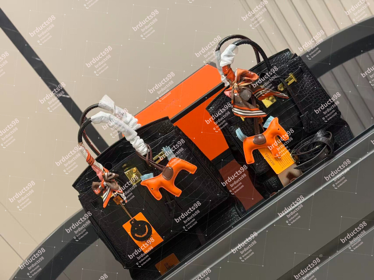 High Quality Designer Handbag Women's Large Capacity Multifunctional Handbag Metal Buckle Decoration Lychee Pattern Fashion Shoulder Bag Fast Shipping ee