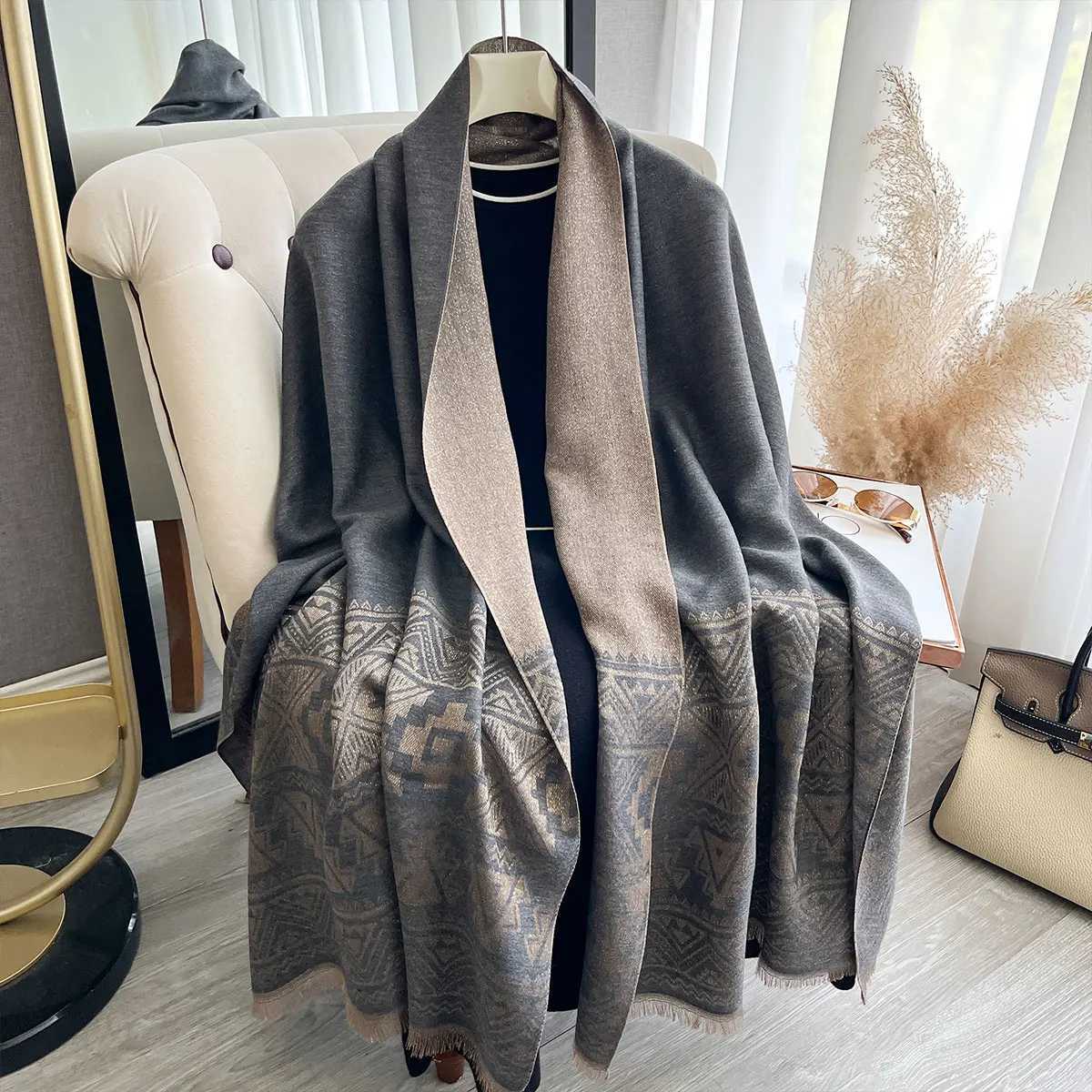 New Elegant Ladies Muslim Hijab Golden Thread long Scarf With Spring and Autumn Coldproof Scarf Decoration Shawl Wrap Headscarf C251031