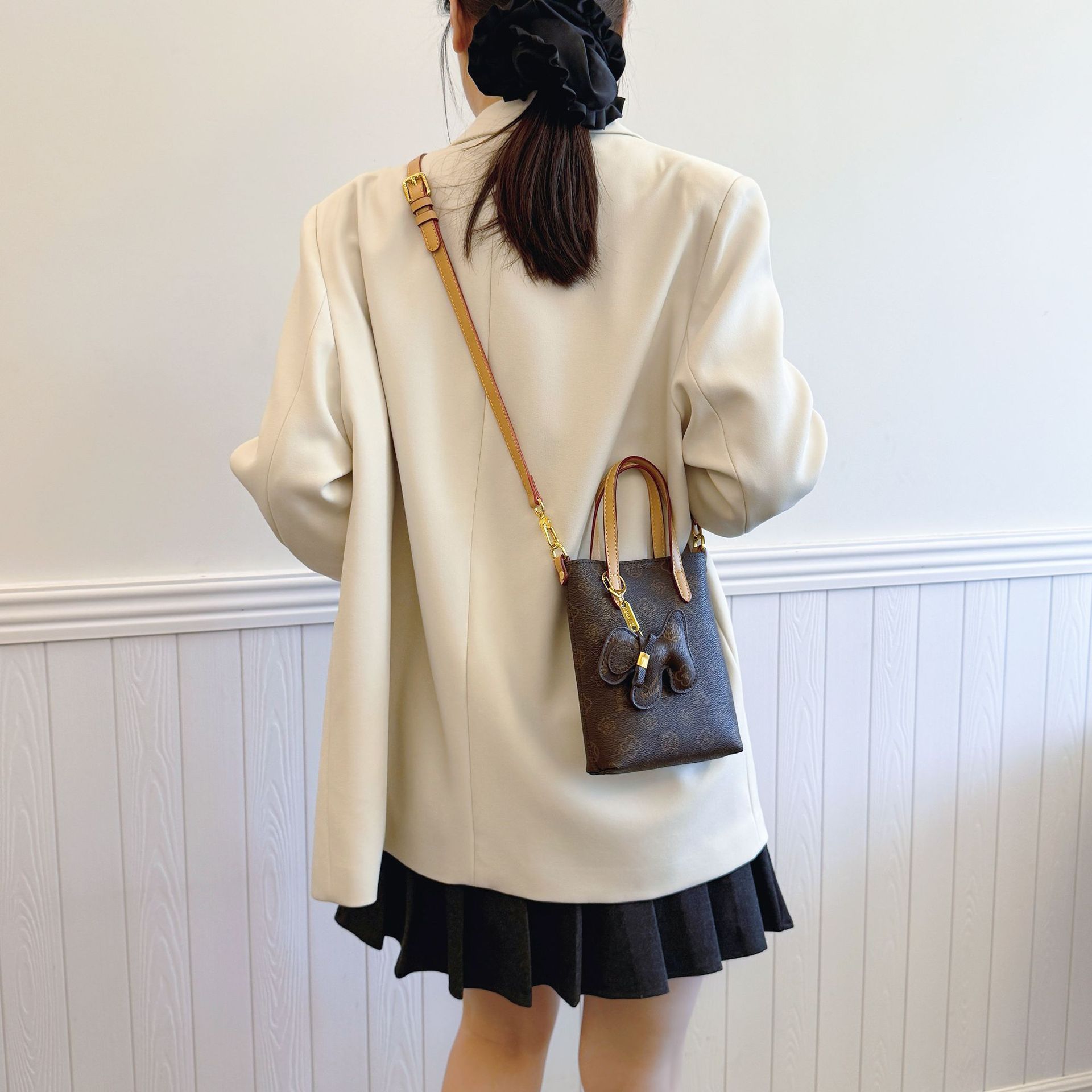 Luxury designer bag, designer crossbody bag, handbag, high quality, shoulder bag, hobo bag, purse, crossbody, designer, women's bag.