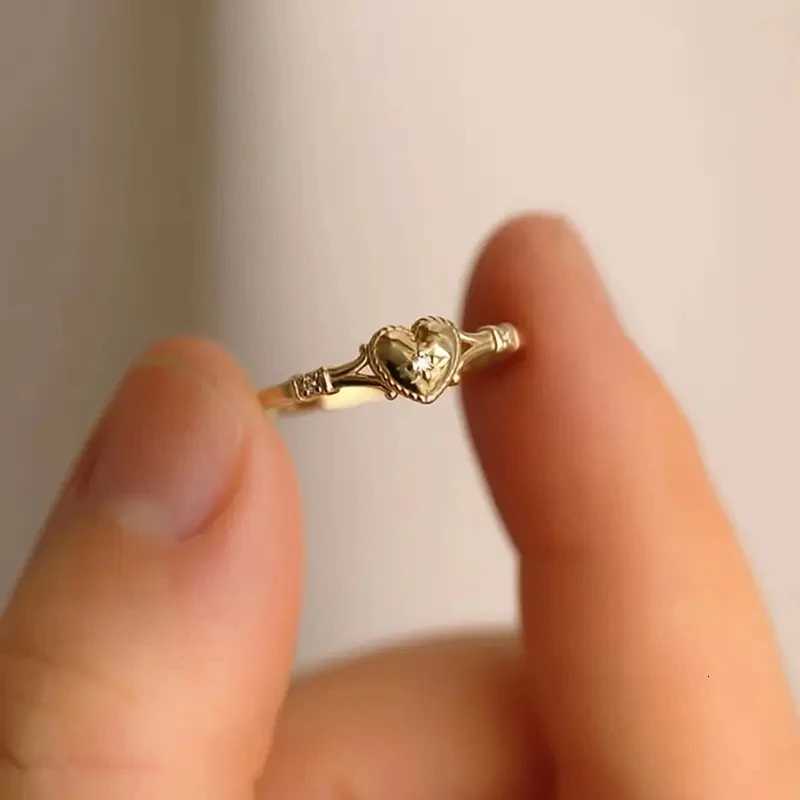 Huitan Gold Color Heart Rings with Shiny Cubic Zirconia for Women Delicate Wedding Band Accessories Trendy Engagement JewelryXJ251031