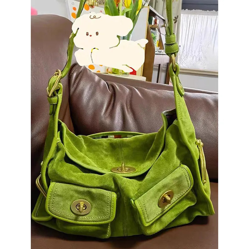 Vintage Suede Shoulder Bag Fashion Classic Womens Crossbody Bag Autumn Multipocket Large Capacity Frosted Tote Bag 251031