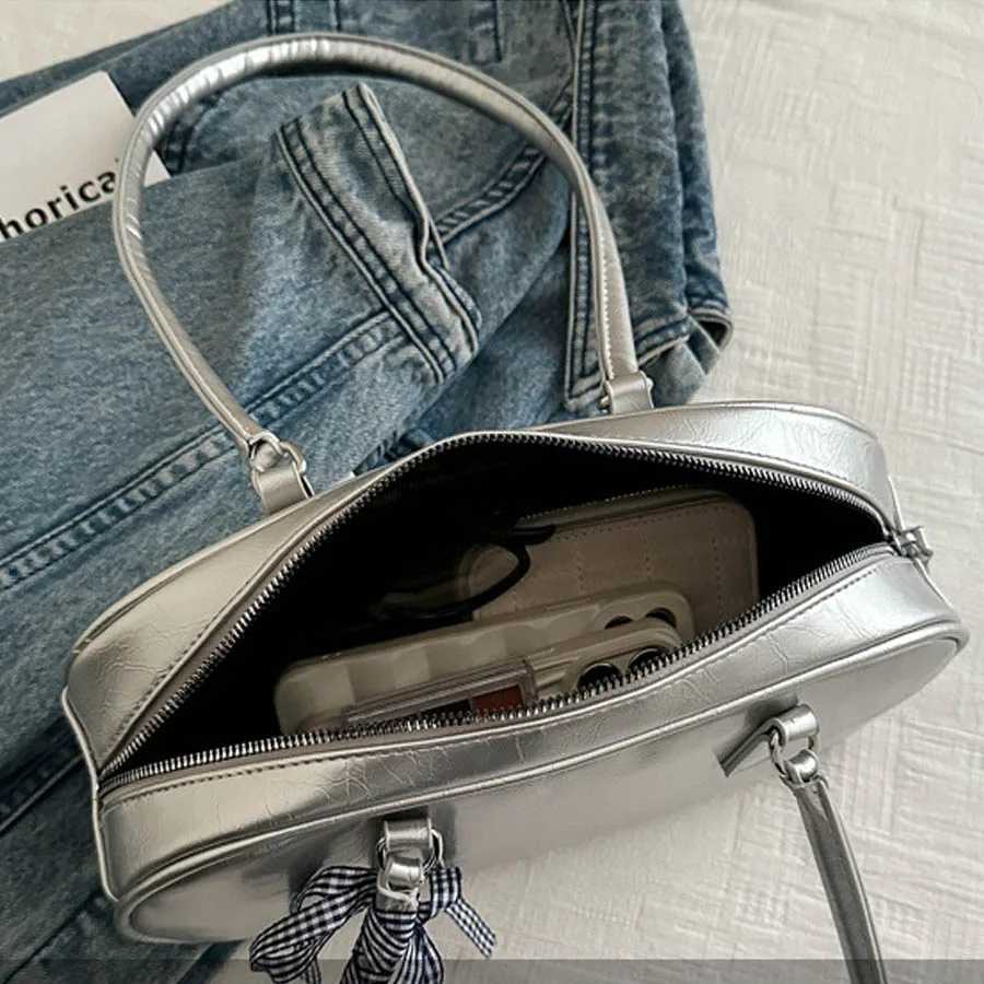 Large Capacity Silver Bag Women Portable Pillow Bag AllMatch Shoulder Underarm Bag Womens Handbag Casual Boston Commuting BagsT251031