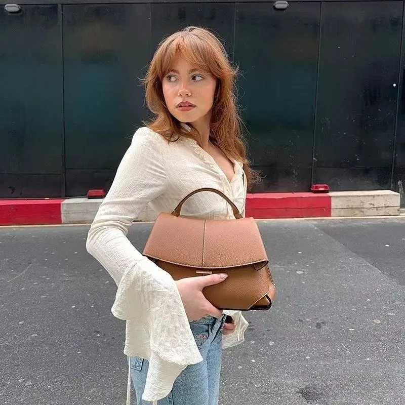 Designer handbag 2025 Hotselling model Popular fashion series 2024 new womens bag European and American fashion leather pleated womens handbag Y251031