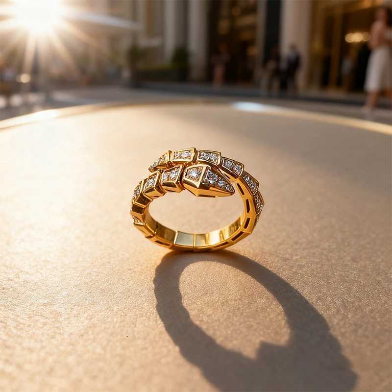 Light Luxury Silver Color Snake Shape Rings Womens Fashion Rhinestone Ring Delicate Open Index Finger Ring Wedding JewelryXJ251031