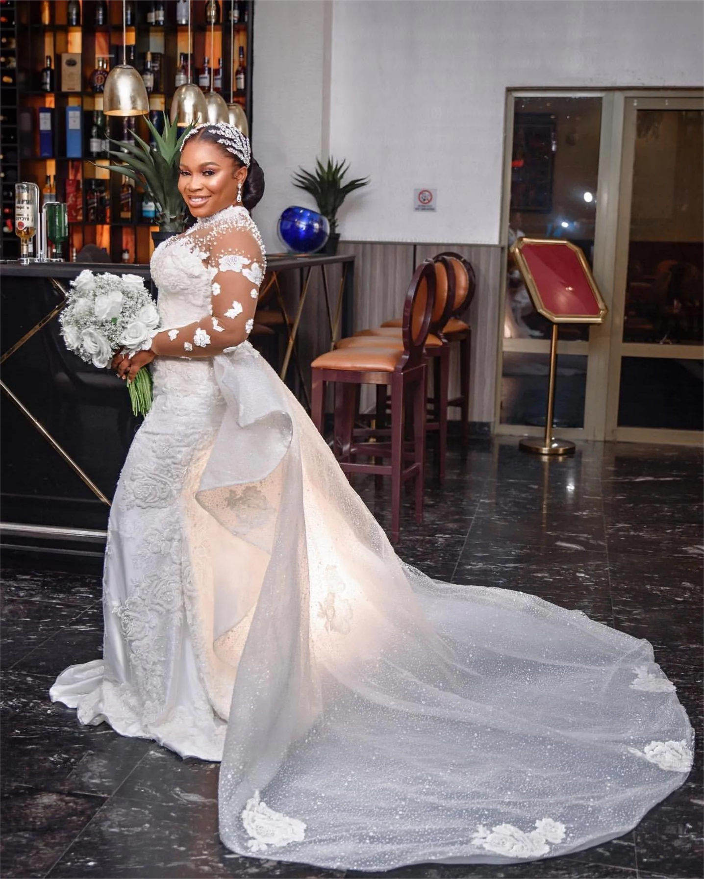 White Lace Beaded Wedding Dress Plus Size Detachable Train Sheer Neck Bridal Gowns Dresses