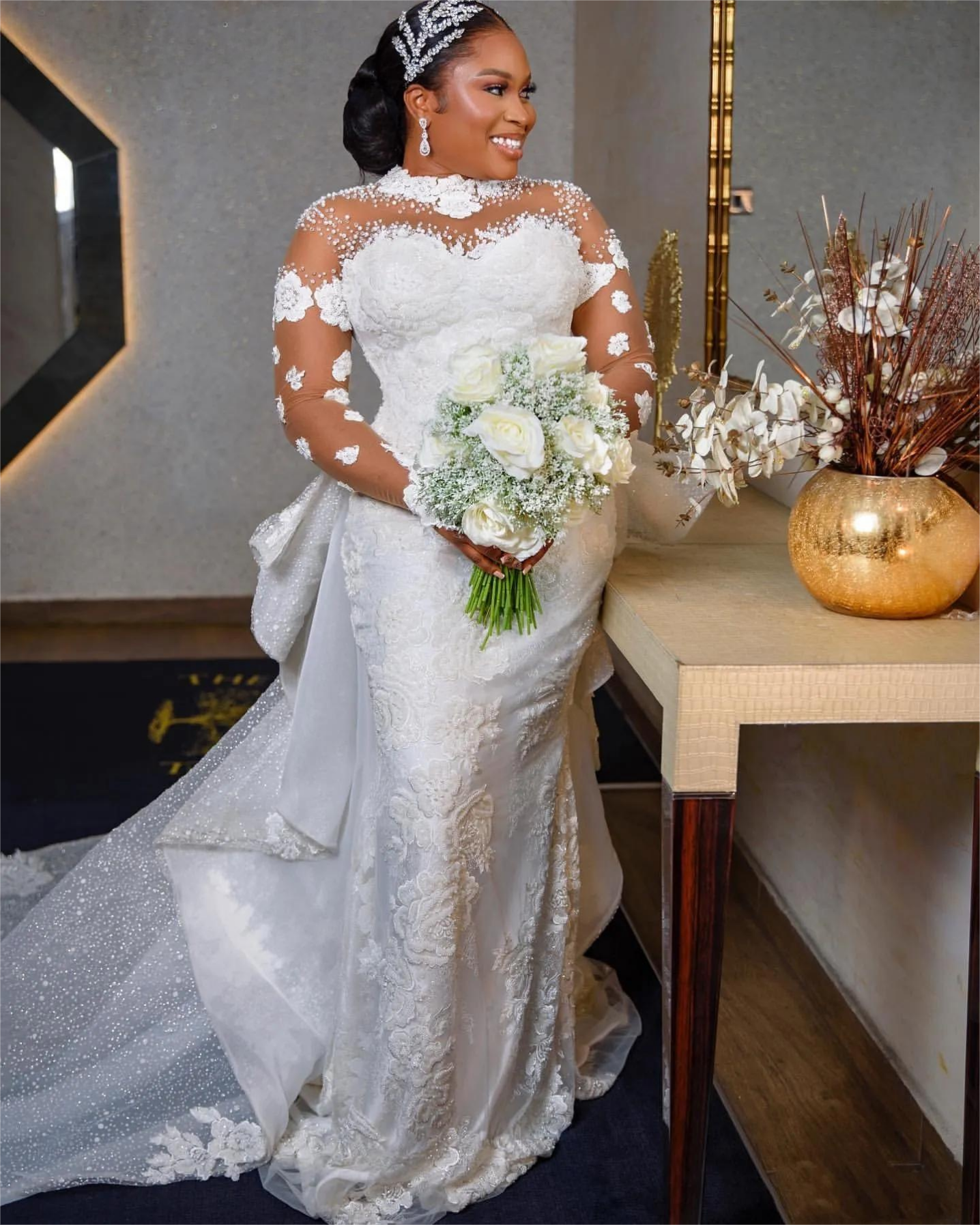 White Lace Beaded Wedding Dress Plus Size Detachable Train Sheer Neck Bridal Gowns Dresses