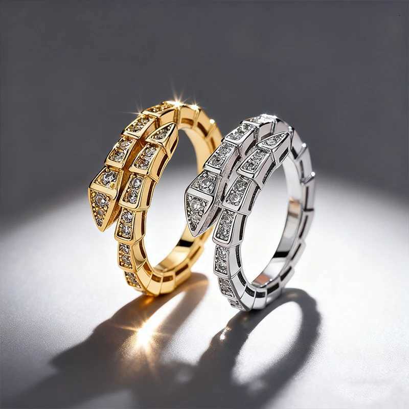 Light Luxury Silver Color Snake Shape Rings Womens Fashion Rhinestone Ring Delicate Open Index Finger Ring Wedding JewelryXJ251031