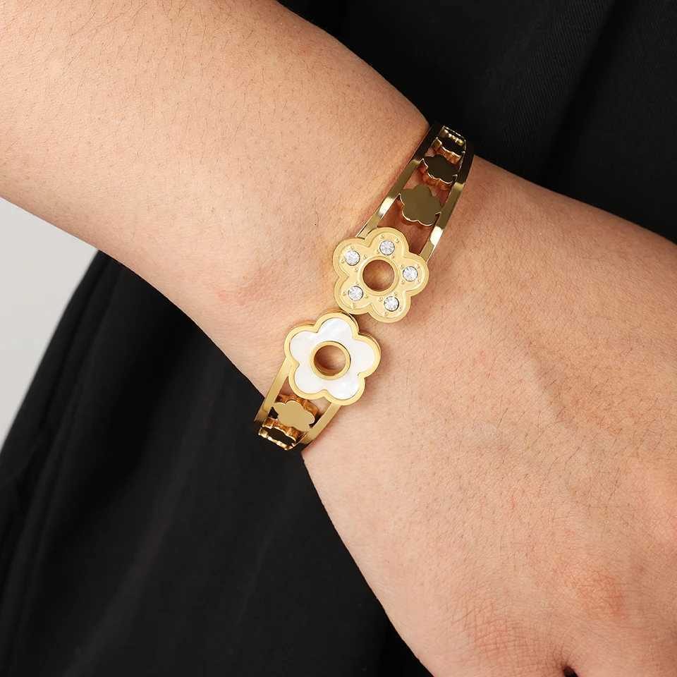 Luxury Engraved HTPWE Bracelets Set: A Timeless Pairing of Love Symbols Adorned with Precious Stones