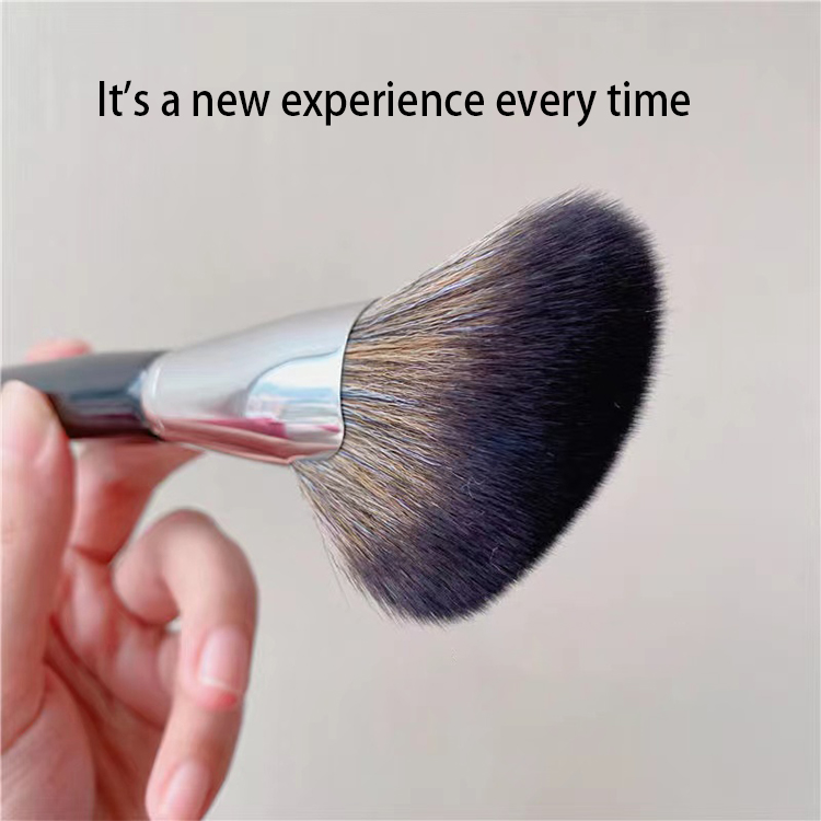 Large Angle-Side Loosely-Piled Makeup Brush - Perfect For Shadows And Contours Fluffy Sickle-Shaped Contour & Blush Brush for Precise Application