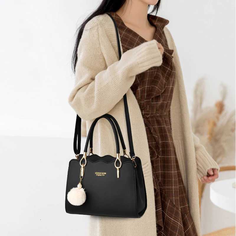 New Fashion Middle Aged Mom Shoulder Crossbody Bag Large Capacity Womens Handbag with PendantT251031