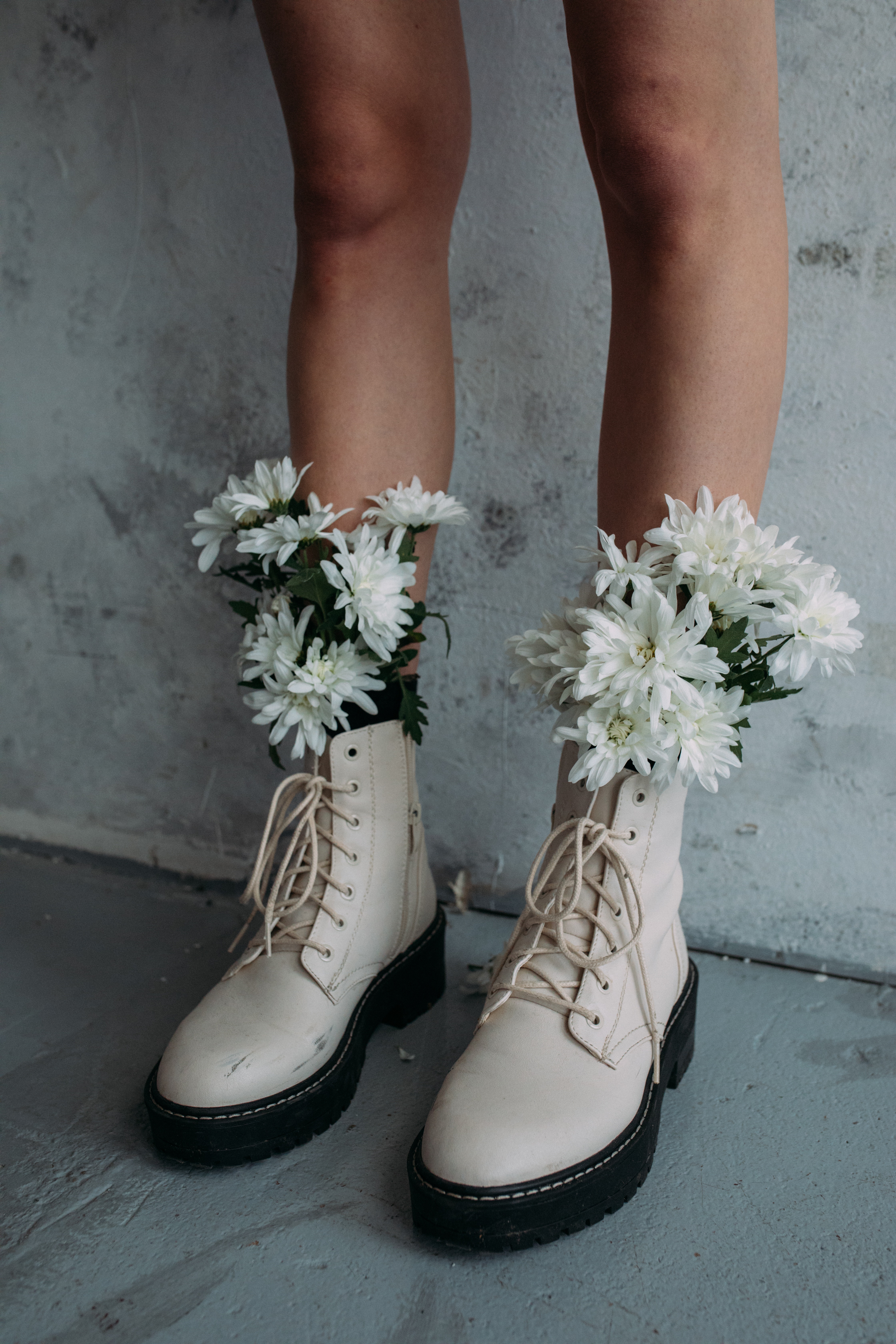 This Year, “White boots” are Popular, Fashionable and Eye-catching