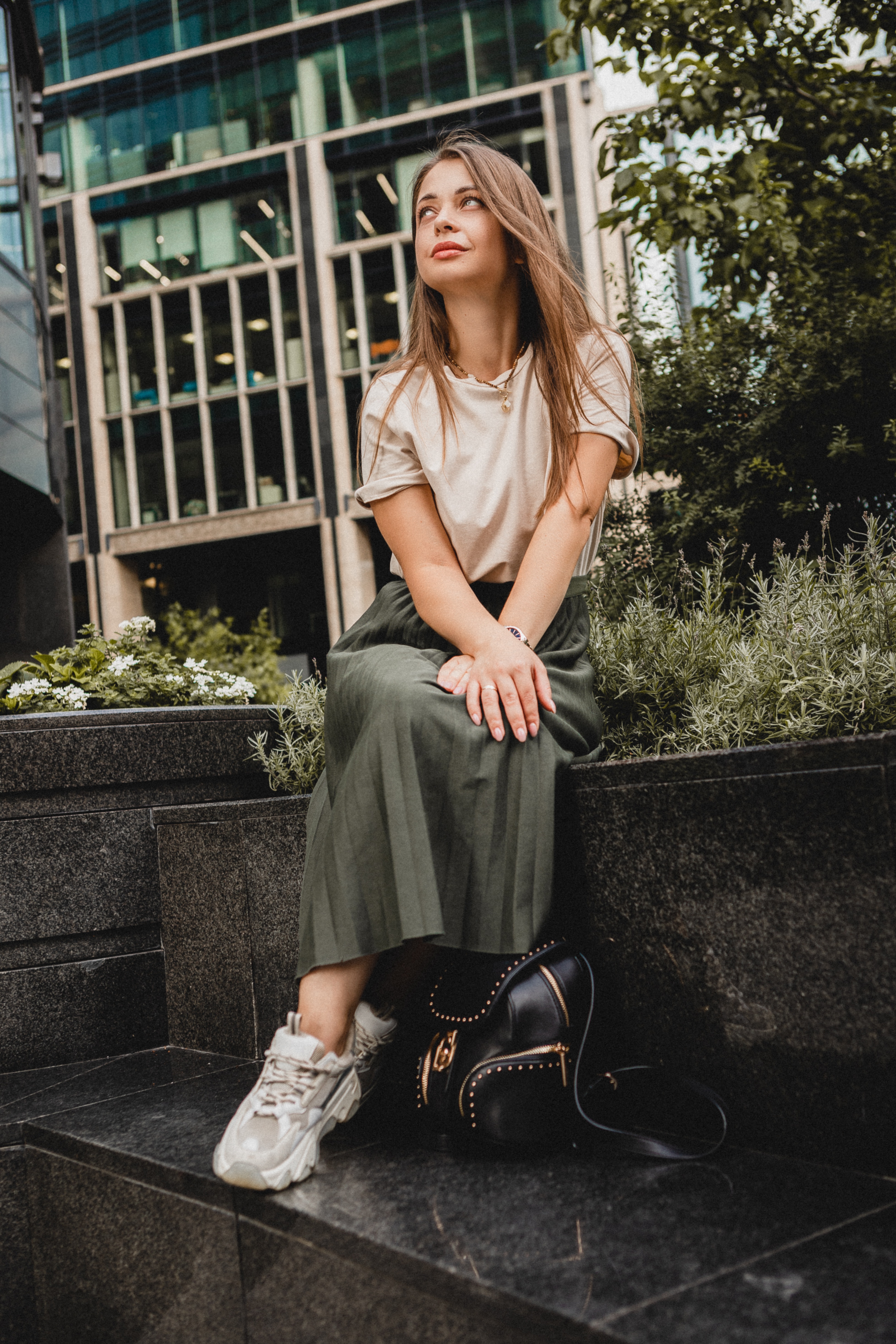Skirt with Sneakers: a Relaxed Woman is The Most Beautiful One!