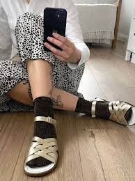 The Instruction of great importance to Pairing Sandals with Socks