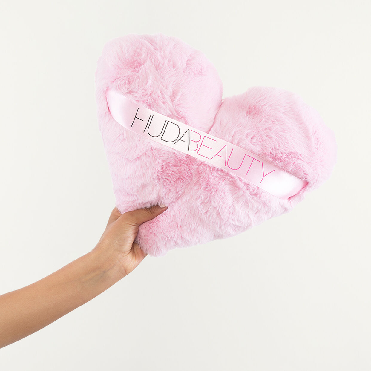 The Ultimate Guide to Using Huda Beauty Powder Puff for a Flawless Finish