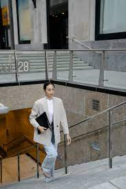 Commuter Wear: Where Intellectual Meets Gentle Elegance