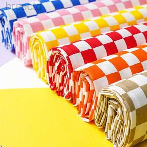 Tissu en damier en tissu tissu coton pur twill plaid noire blanche échiquier pour bricolage fait à la main par un demi-mètre d240503